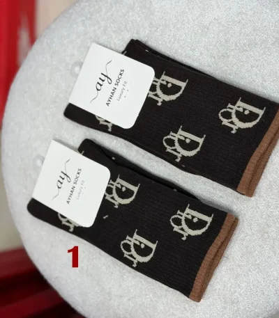 جوراب ورزشی ساقدار طرح‌دار مشکی سفید